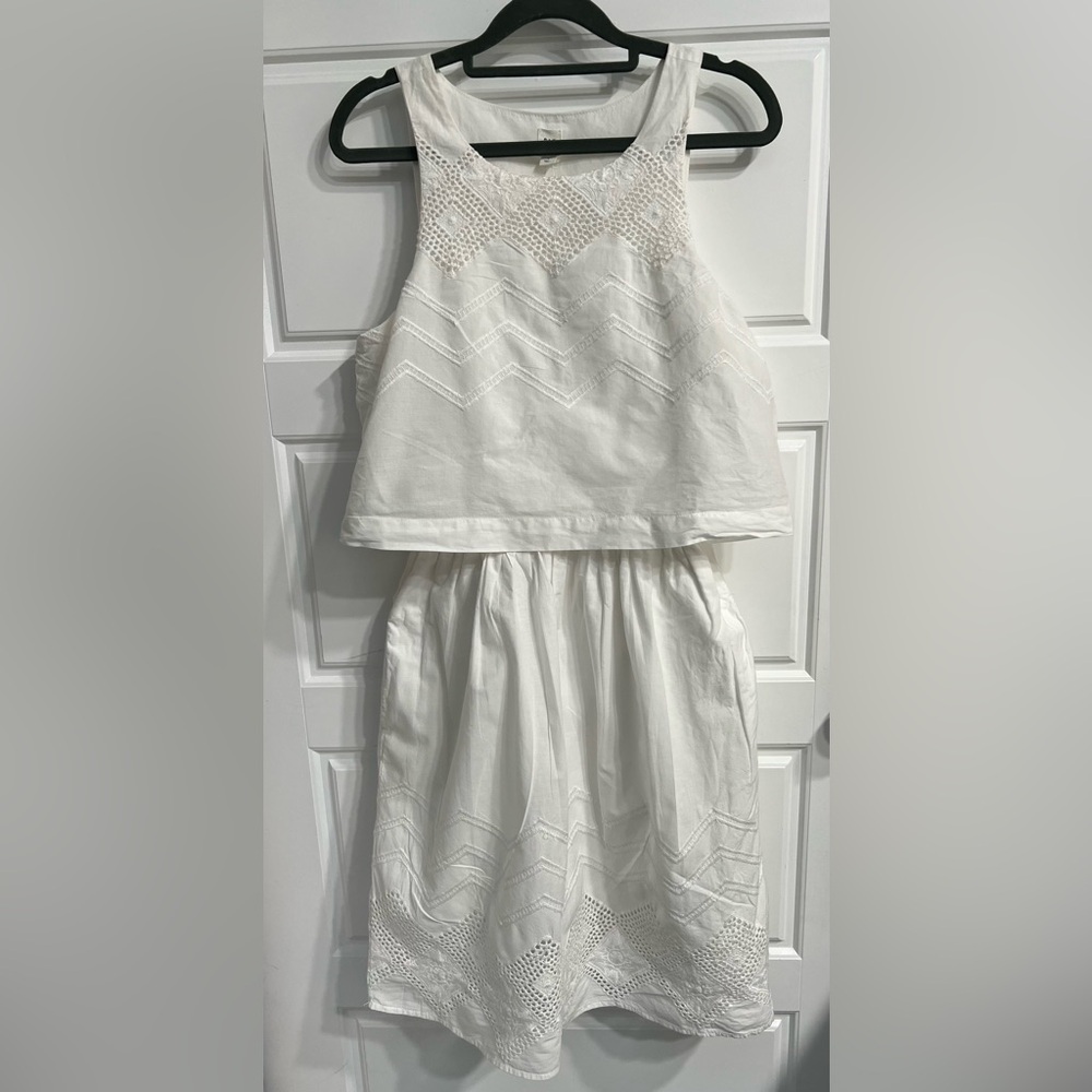 Elegant White GAP dress